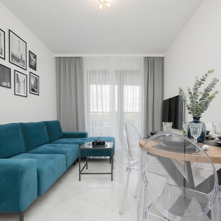 Apartment With Balcony & Parking In Warsaw By Noclegi Renters Exteriör bild