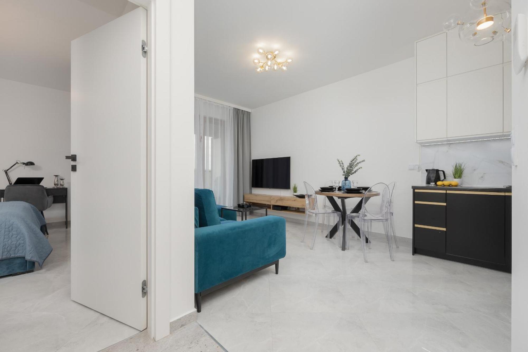 Apartment With Balcony & Parking In Warsaw By Noclegi Renters Exteriör bild